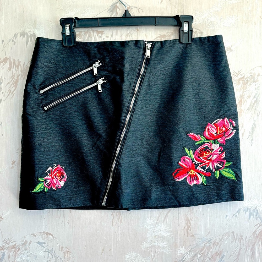 H&M Divided Embroidered Faux Leather Mini Skirt Asymmetric Zip Black Size 12